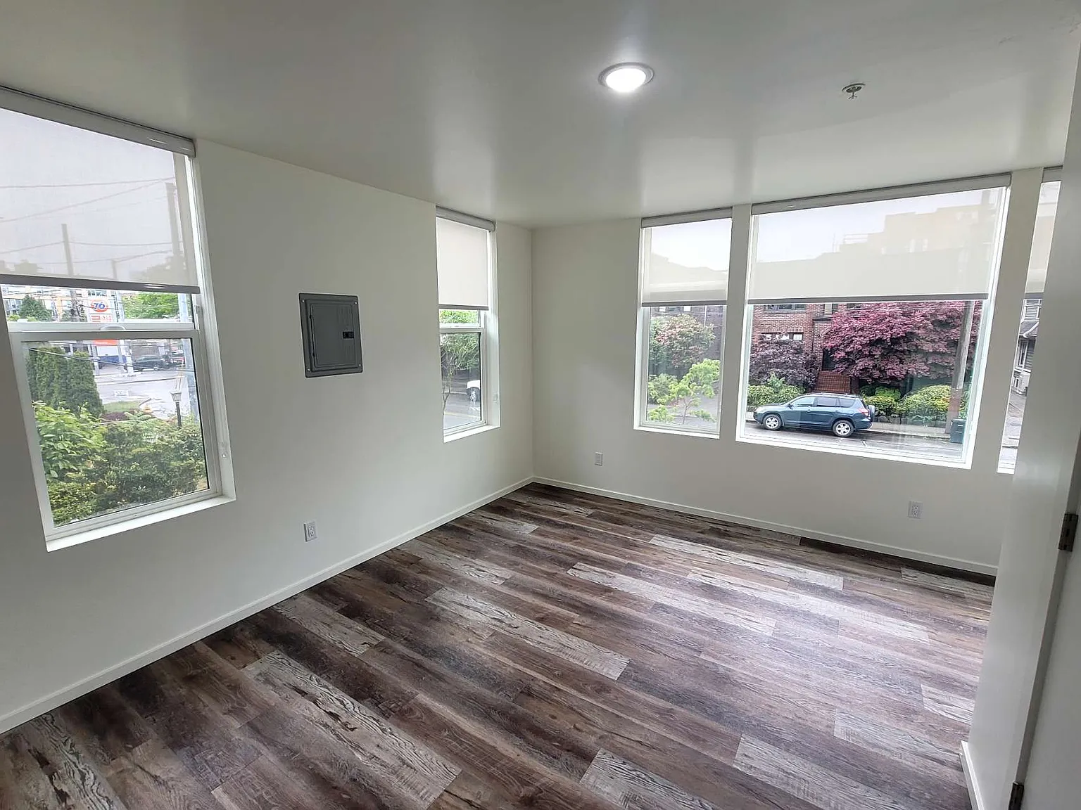 1 bed, 300 sqft, $895 — Photo 2