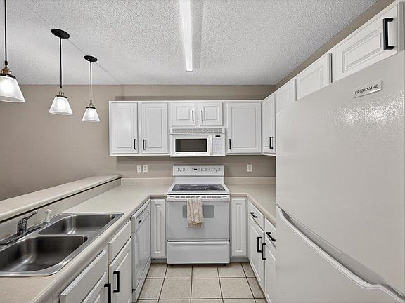 5th image of 964 Scenic Oak Ln