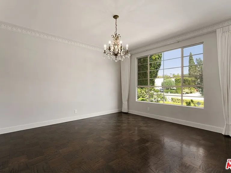 519 N Rexford Dr — Photo 11