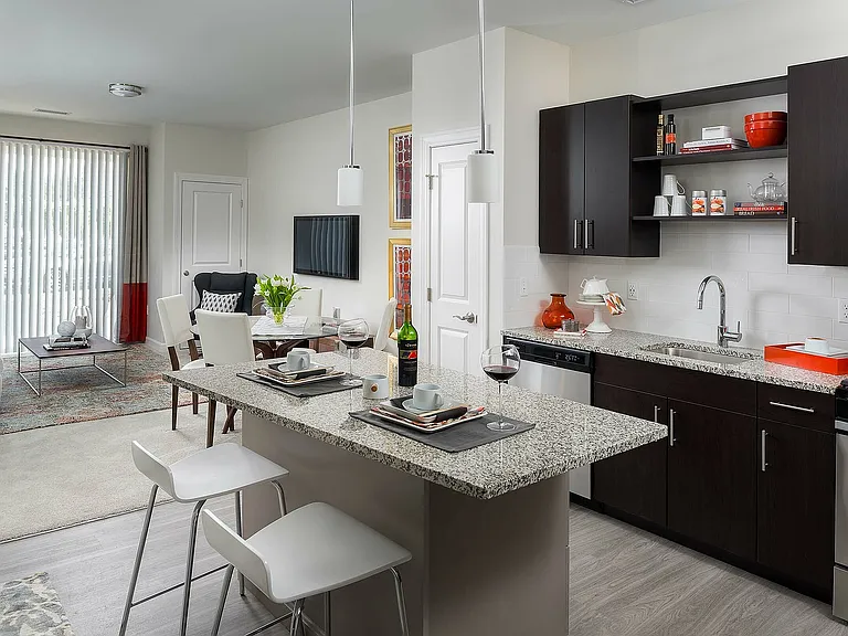 Avana East Main — Photo 3