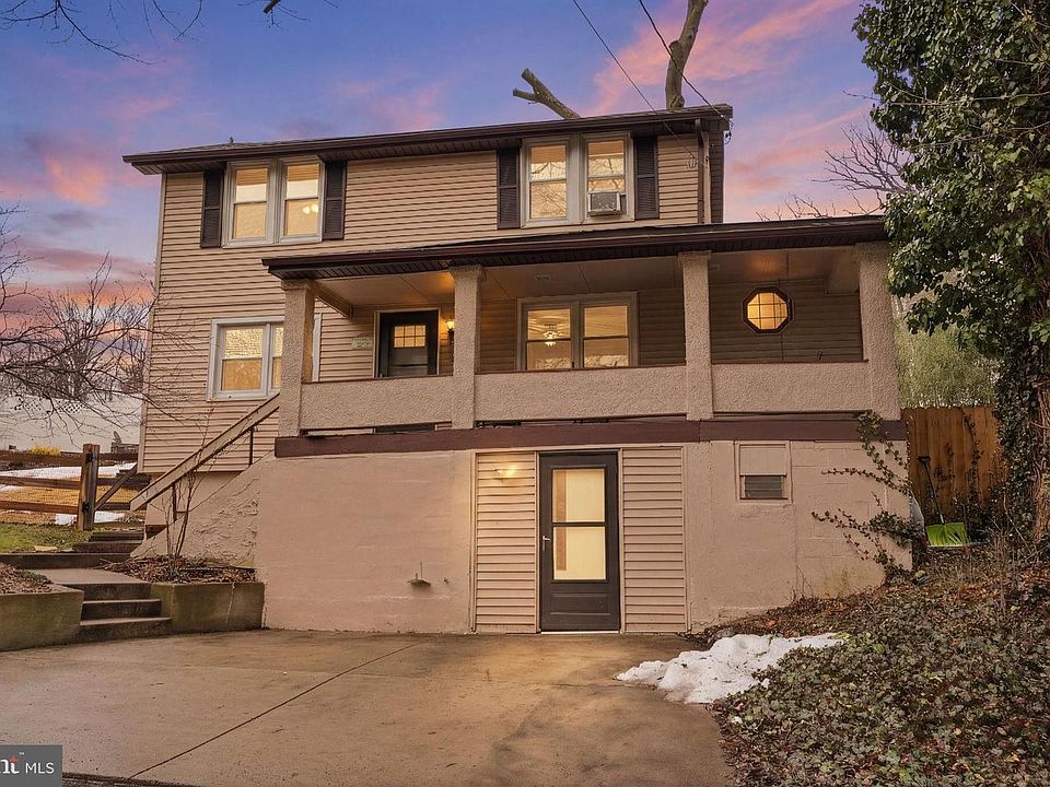 1st image of 975 Woodvale Ave