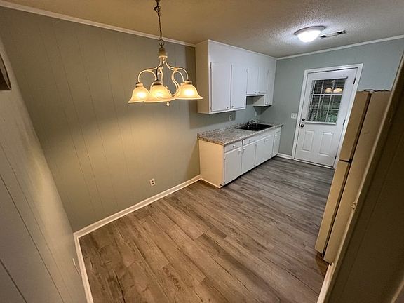 4th image of 1009 Lee Cir #A