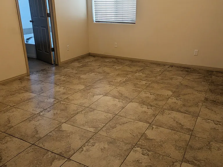 372 Megan Cir — Photo 14