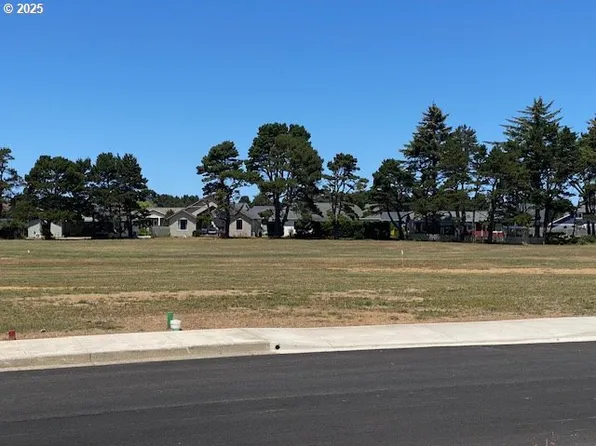 Shearwater Cir #2, Bandon, OR 97411