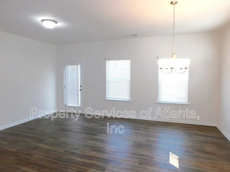 523 Ryan Ct — Photo 8