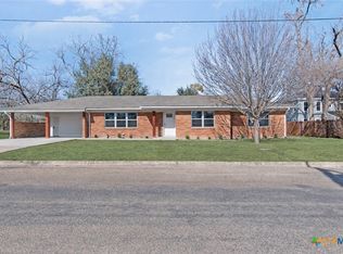 606 E 6th St, Cameron, TX 76520