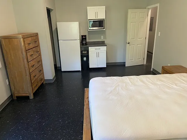 385 Askin Ave — Photo 4