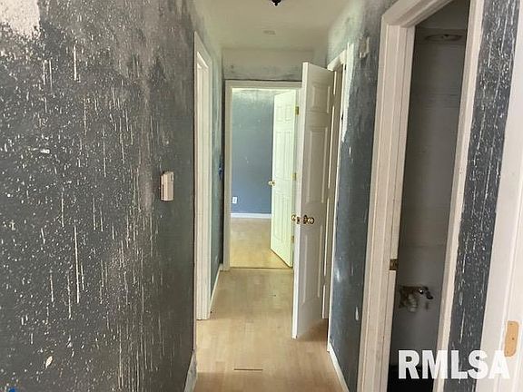 4th image of 421 Woodland Dr