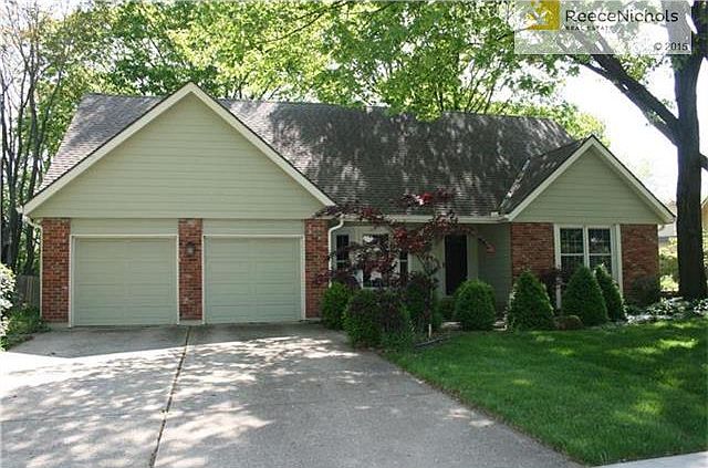 Welcome home to 10515 Bradshaw in Overland Park , KS.  The exterior has Hardiplank siding and has just been painted.