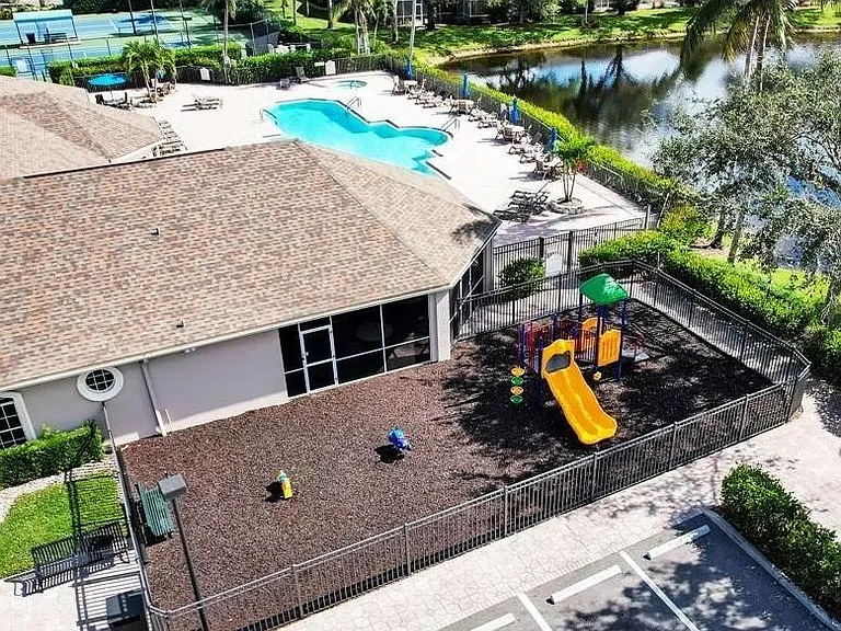 8216 Ibis Cove Cir #B-215 — Photo 24