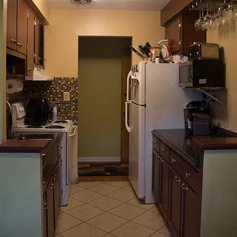 Emerald Village Apartments — Photo 15