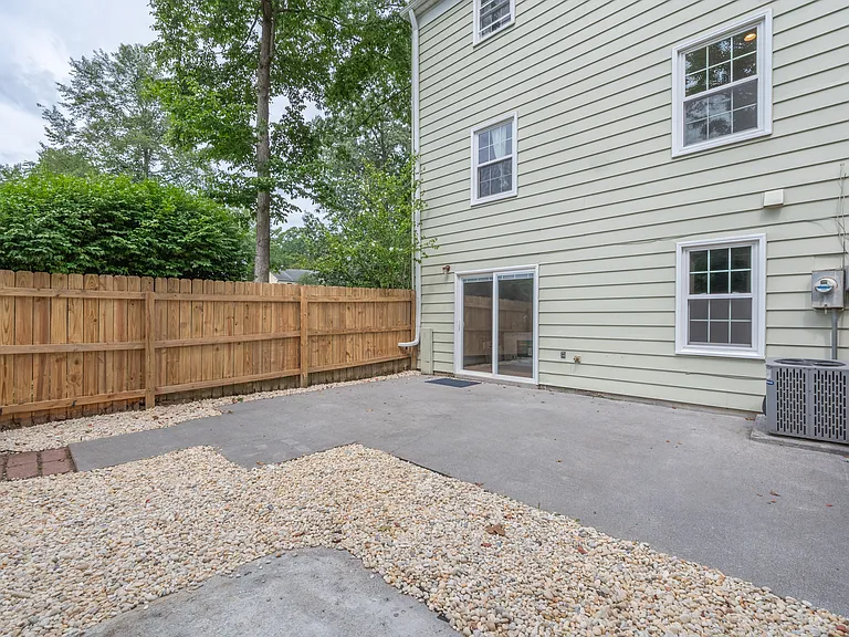 208 Huntington Ln — Photo 52