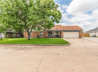 307 Lakeview Dr, Alvarado, TX 76009