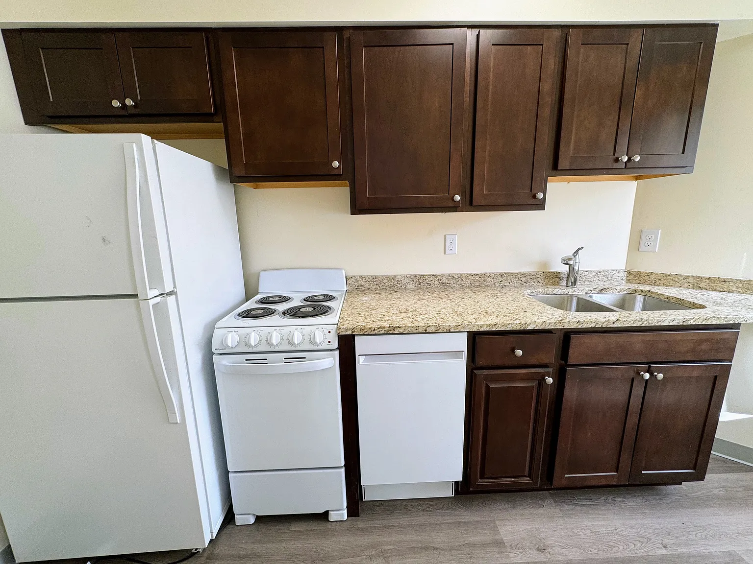 1 bed, 425 sqft, $1,075 — Photo 2