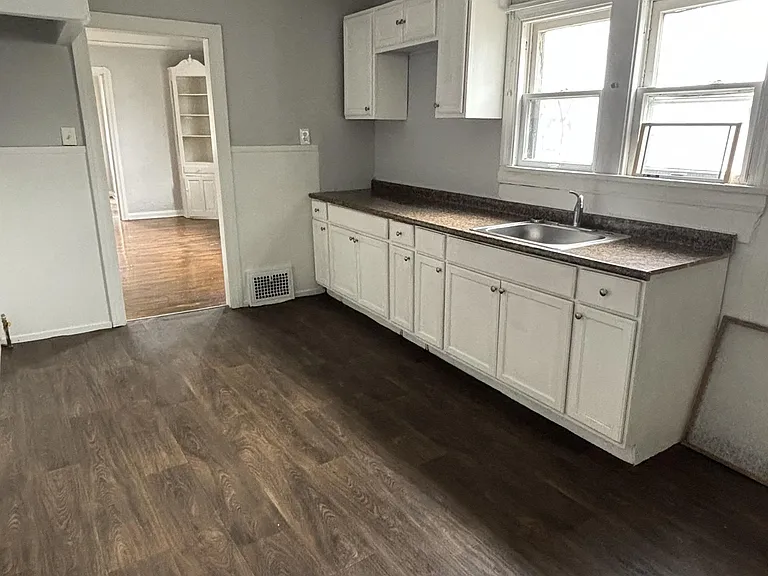 2931 E 112th St #1 — Photo 5