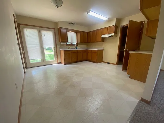 3 bed, 1.5 bath, 1120 sqft, $1,500 — Photo 3
