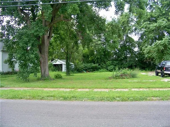 210 W 1st South St, Carlinville, IL 62626