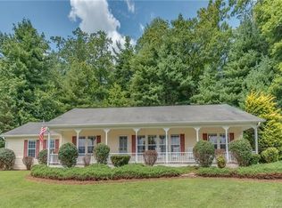 13 Curtis Dr, Hendersonville, NC 28739