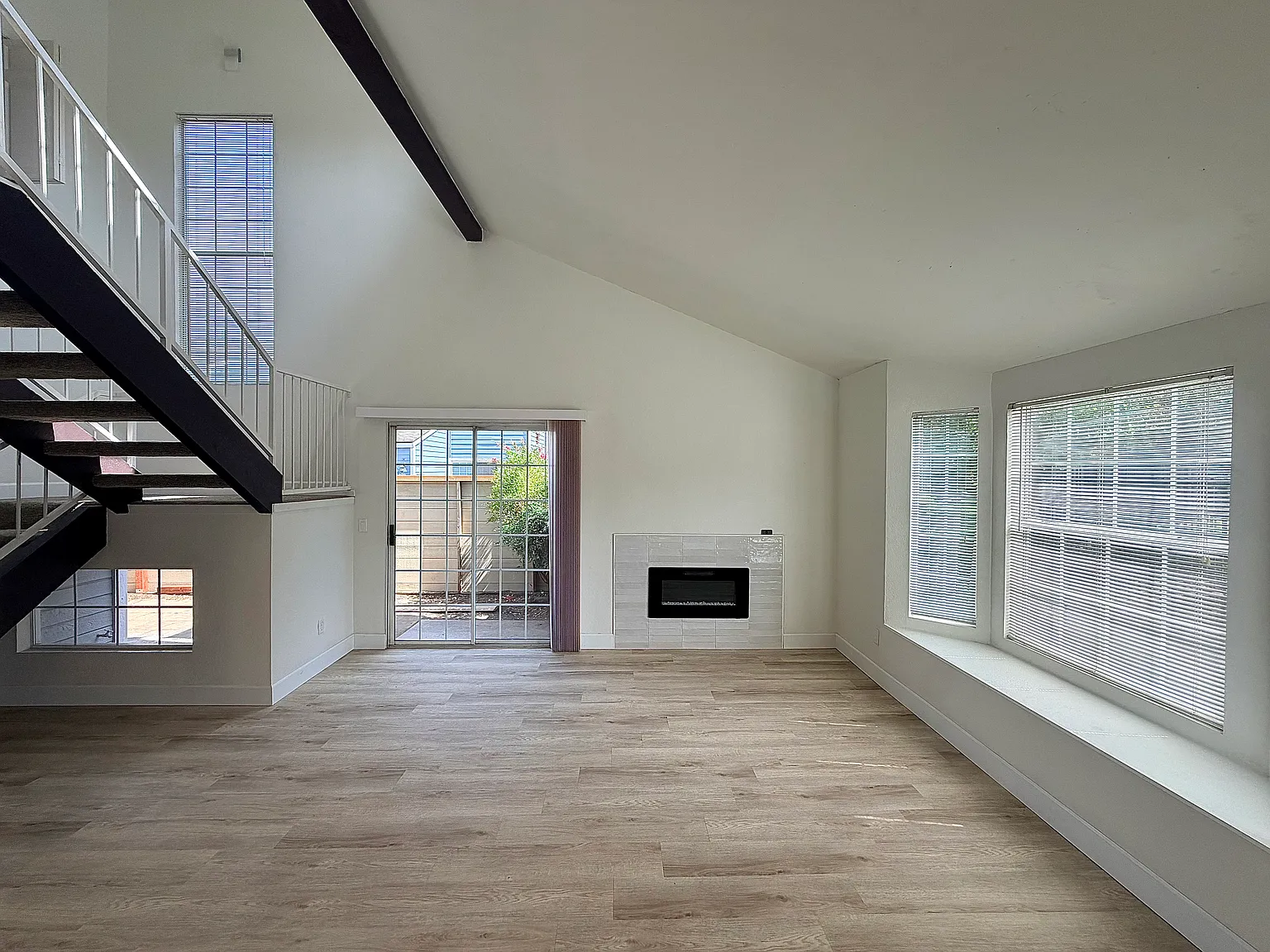 3 bed, 1444 sqft, $2,400 — Photo 4