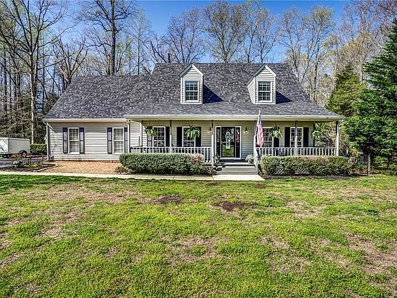3rd image of 8847 Greenwood Blvd