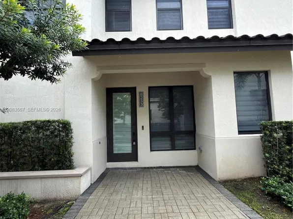 8253 NW 47th Ln, Doral, FL 33166