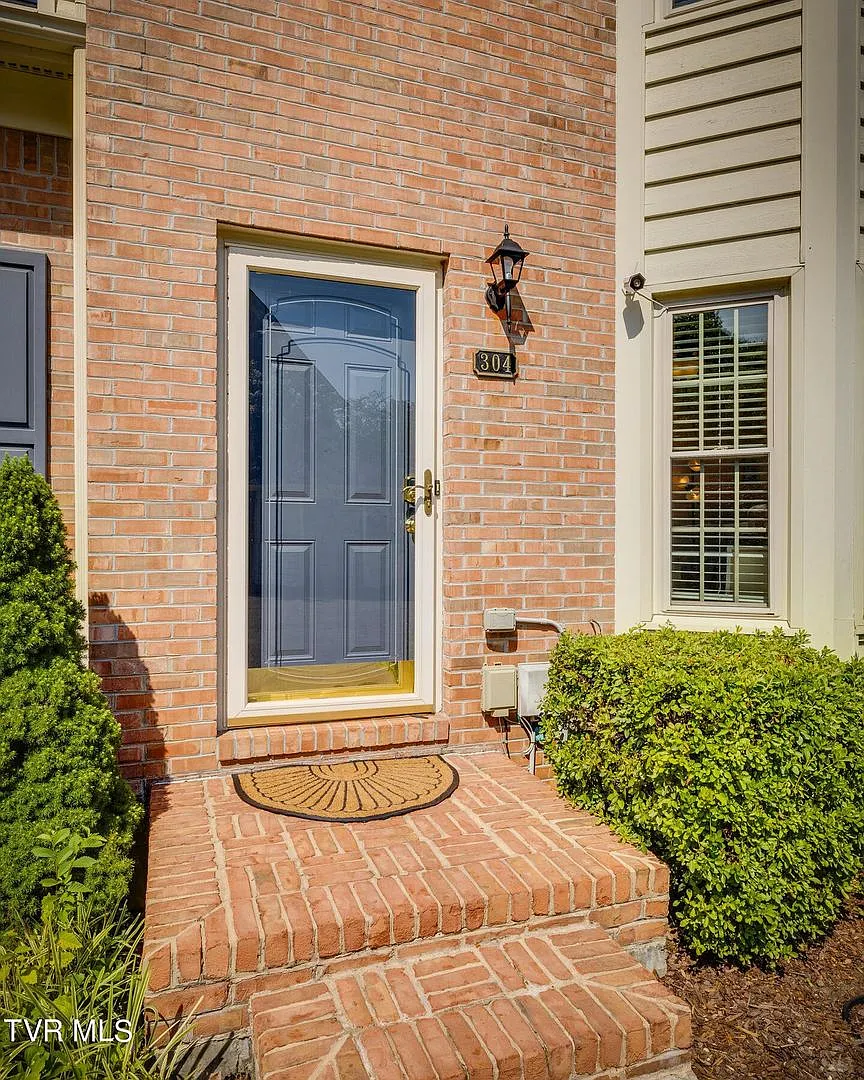 3 Bedroom/3.5 Bath 2 story Condo - Kingsport, TN 37663 — Photo 2
