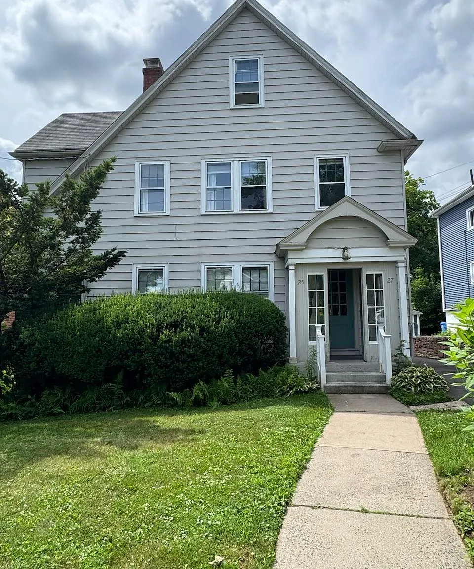 2 bed, 1.0 bath, 1126 sqft, $2,000 — Photo 2