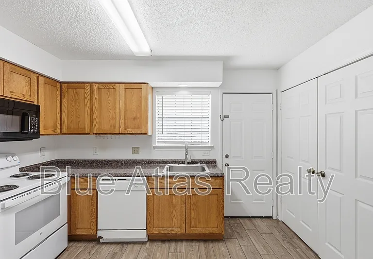 2713 Wimbledon Ct #C — Photo 10