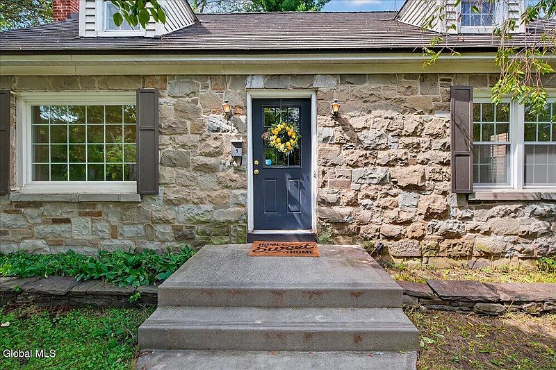 3rd image of 2209 Niskayuna Drive