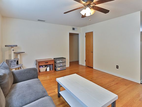 5th image of 225 River Oaks St