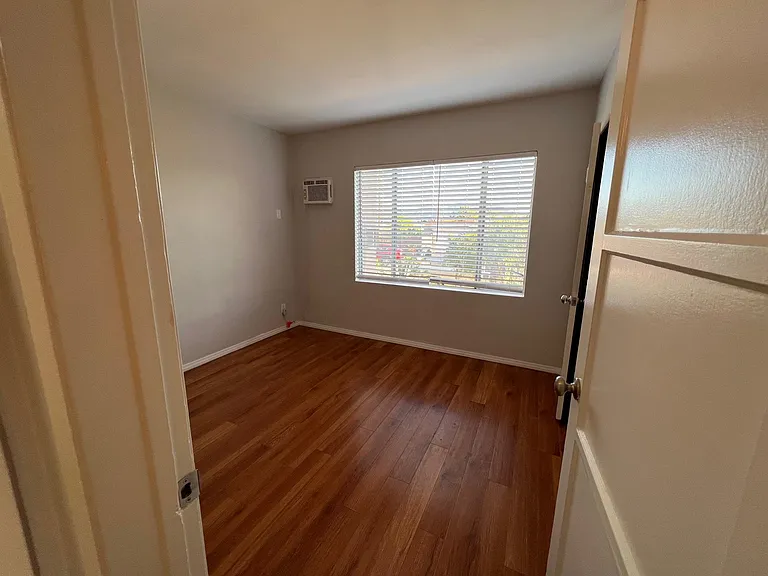 1500 N Buena Vista St #B — Photo 23
