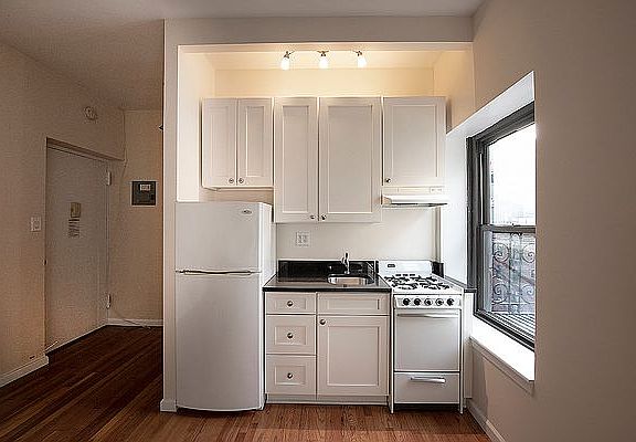 4th image of 1125 Lexington Ave APT 6A