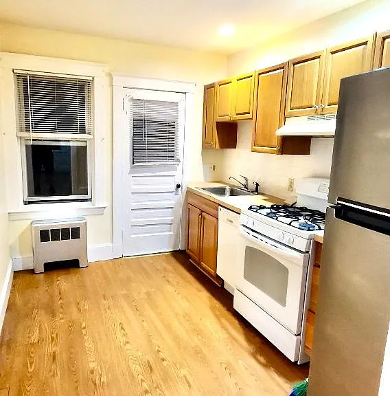 43 Eddie St #2R — Photo 1