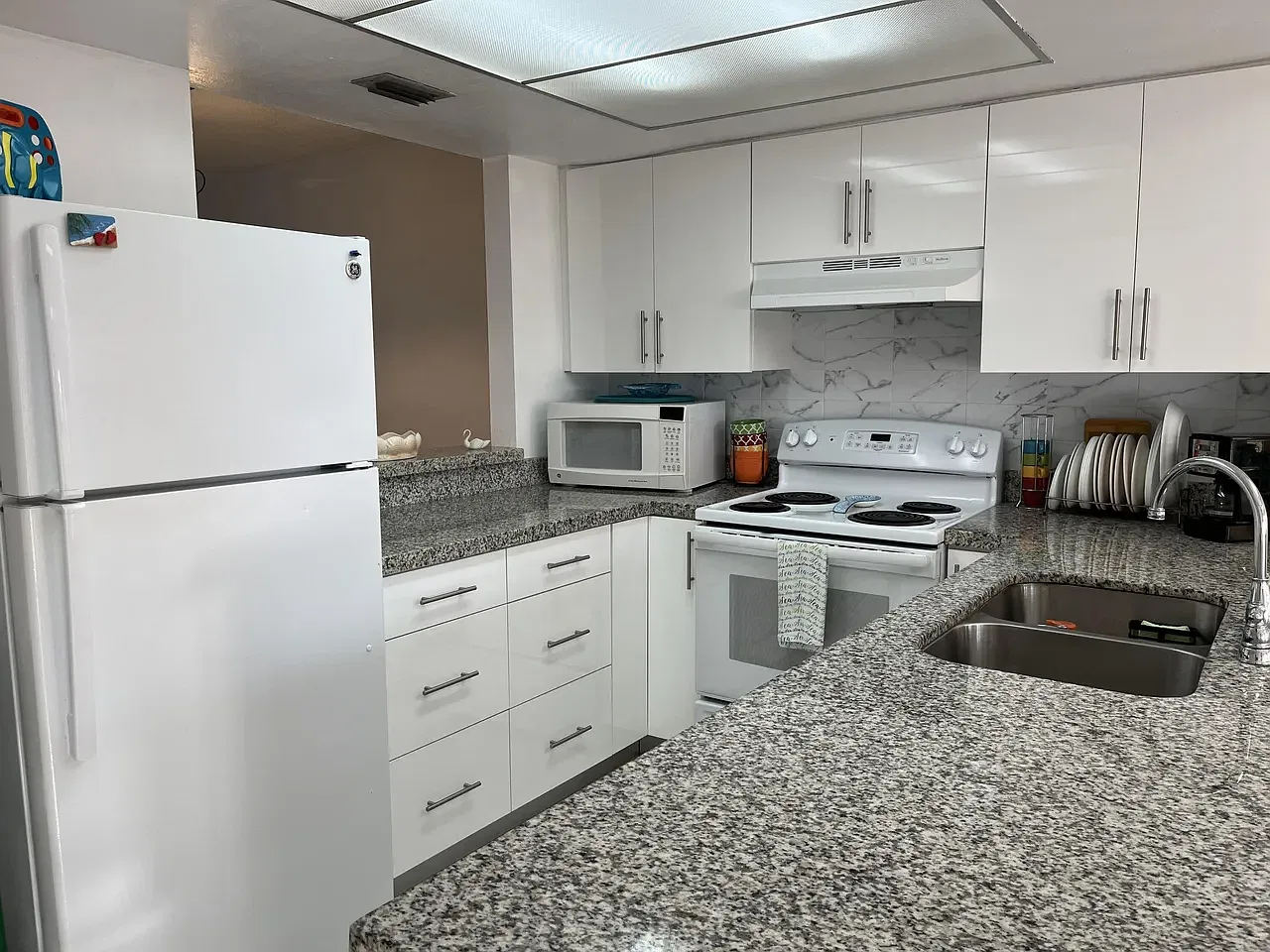 2 bed, 1.5 bath, 1300 sqft, $1,890 — Photo 2