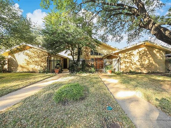 2nd image of 9016 Villa Park Cir