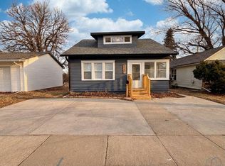 3251 Garretson Ave, Sioux City, IA 51106
