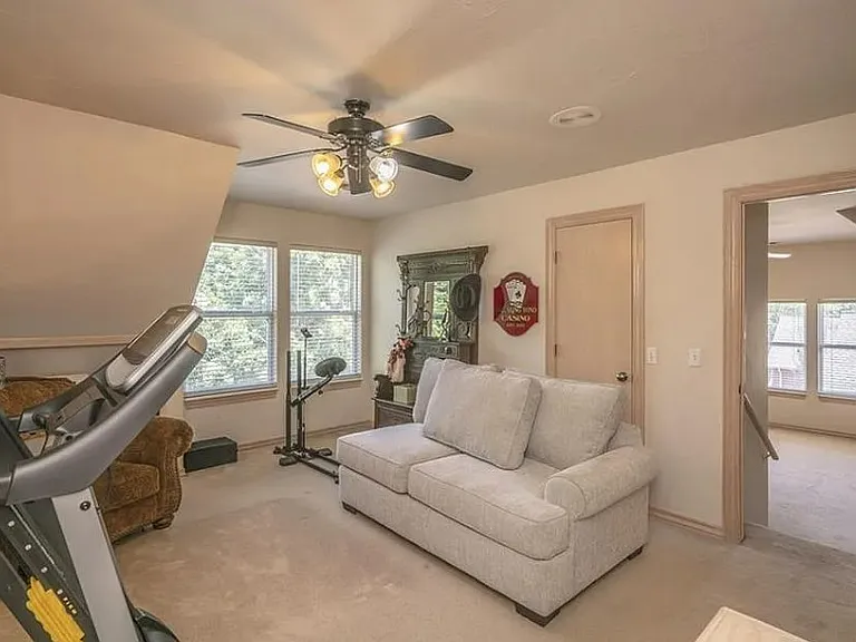 716 Fox Bend Trl — Photo 2