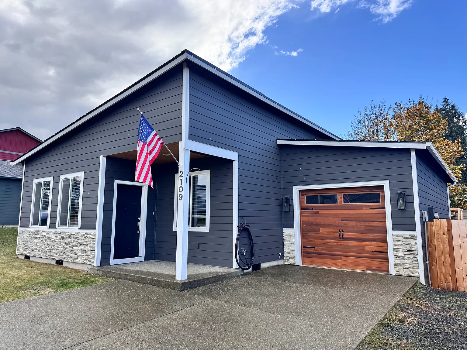 3 bed, 1100 sqft, $2,150 — Photo 2
