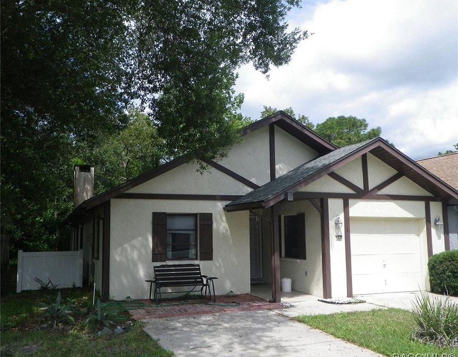 1st image of 32 Dogwood Dr