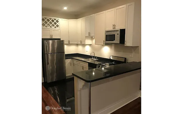 Rented by Douglas Elliman | media 22