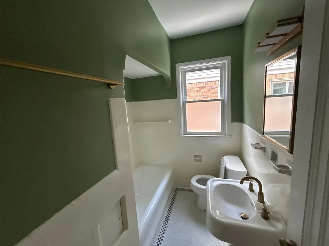 7 bed, 2.0 bath, 400 sqft, $1,000 — Photo 2