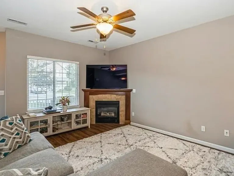 1597 Burr Dr — Photo 3