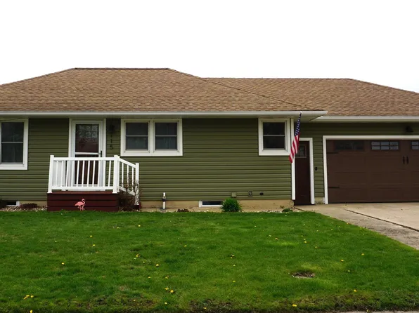 115 W 4th St, Wellsburg, IA 50680