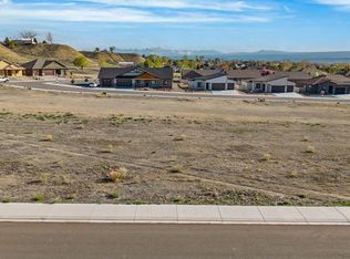 8 Apple Grove St, Montrose, CO 81401