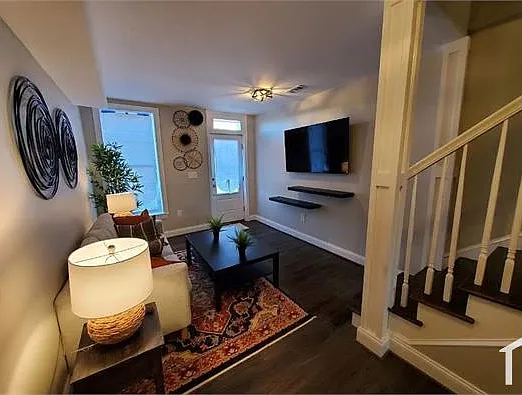 3 bed, 1390 sqft, $3,500 — Photo 3