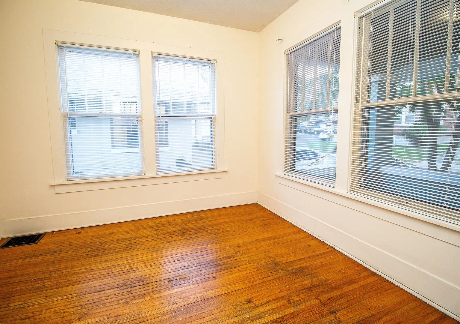 4bed/2bath House right Downtown!! — Photo 3