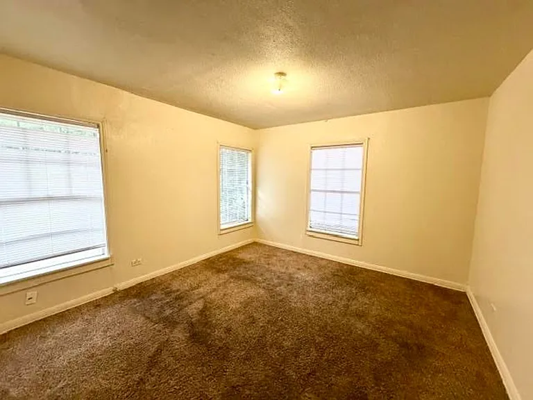 600 Camp Dr — Photo 11