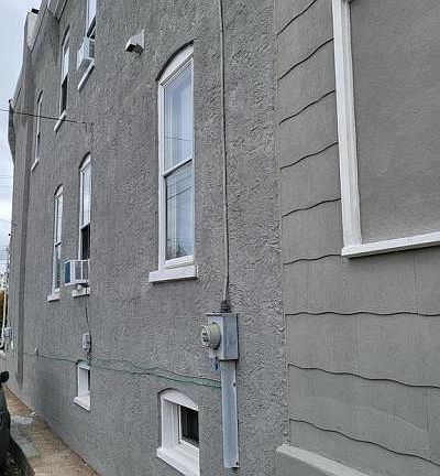5th image of 914 Spring St