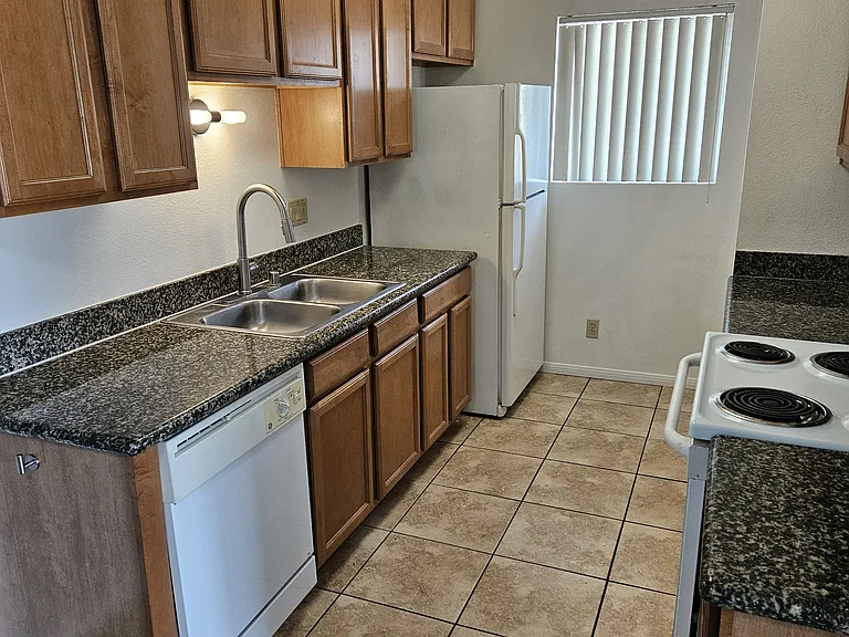 559 E Madison Ave E #110 — Photo 2