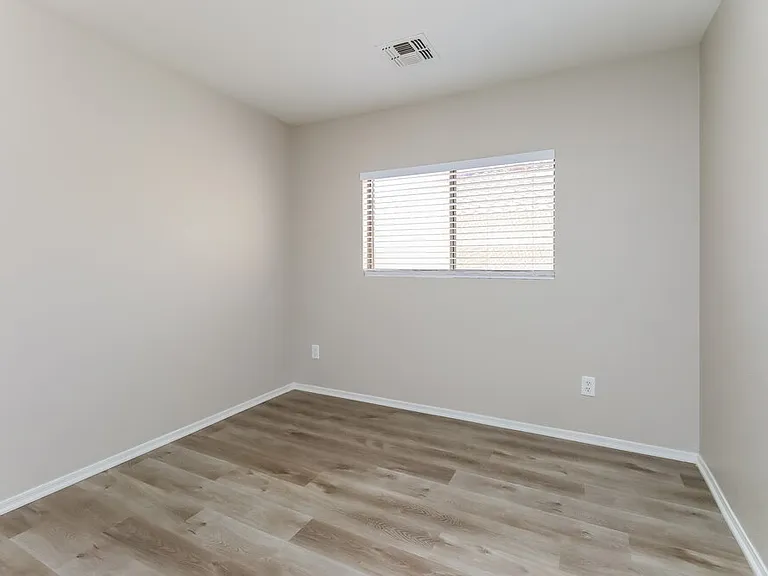 1006 S Clancy Cir — Photo 12